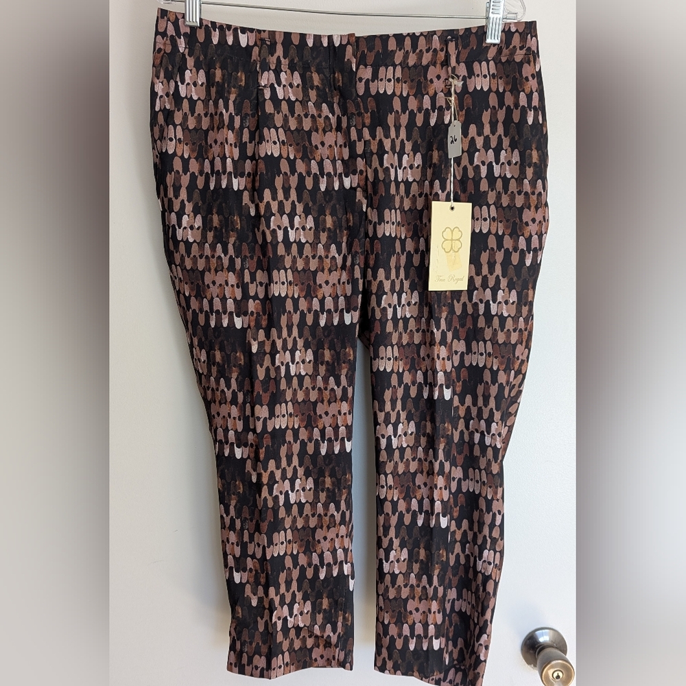 New Size 46 True Royal Capri Pants Black W/Tan Beige Pattern